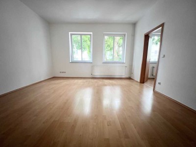2-Raumwohnung in der KTV mit Laminat, Einbauküche, Duschbad und Balkon...!!!