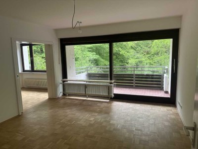 Wohnen, wo andere Urlaub machen: Charmantes 1,5-Zimmer Apartment mit Balkon und Blick ins Grüne