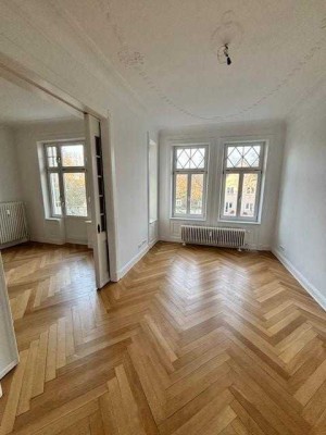 5,5 Zimmer Altbauwohnung in der Erikastraße