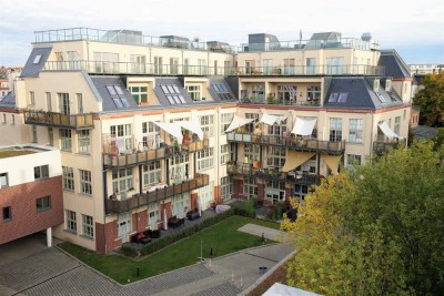 **4-Zimmer-Dachgeschoss // Loftwohnung auf 2 Etagen in Schleußig**