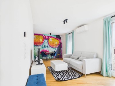 1. Monat mietfrei: Möblierte 2 Zimmer- DG-Wohnung im 6. OG mit 16m² Terrasse und Klimaanlage