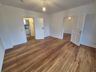 Frisch renovierte Zweizimmer-Dachgeschoss-Wohnung in stilvollem Altbau auf dem Kieler Ostufer