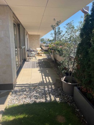 Exklusive 3-Zimmer-Penthouse-Wohnung mit umlaufender Dachterrasse zu vermieten