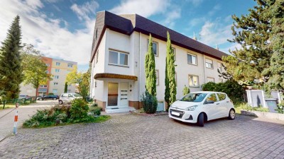 Stilvolle 4-Zimmer-Wohnung mit EBK, Kamin, Garage und 2 Stellplätzen