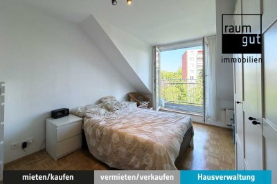 Gemütliche 2-Zimmer-Dachgeschosswohnung mit Balkon - Altbaucharme in Düsseldorf Wersten