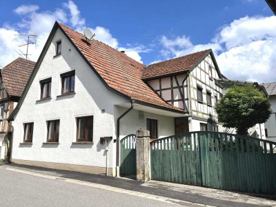 Charmanter Landsitz mit mehreren Nebengebäuden auf 2.750m² großem Grund - perfekt für Familien,