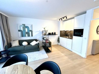 Möbliert: Schwabing - neu sanierte Wohnung mit Balkon in ruhiger Innenhoflage