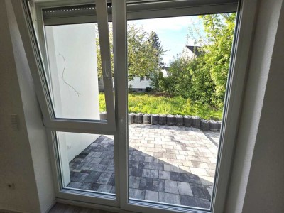 Platz für die ganze Familie– linke Doppelhaushälfte mit Garten 
und Garage - bezugsfertig!
