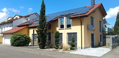 Luxuriöse 2,5-Raum-Loft-Wohnung mit Top-Innenausstattung mit Balkon und EBK
