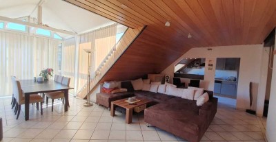 Helle renovierte 4-Raum Maisonnette-Wohnung über 2 Ebenen