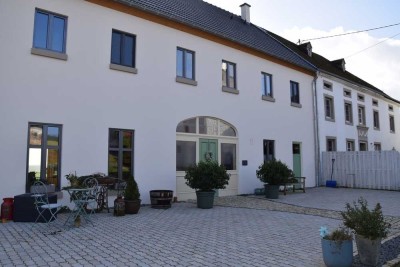 Einfamilienhaus (zwei Häuser) inkl. Ferienwohnung bzw. Einliegerwohnung (Büro / Praxis), Ruheoase