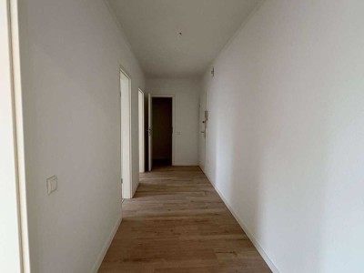 Frisch renovierte 2 Zimmer-Wohnung mit Balkon und Blick ins Grüne