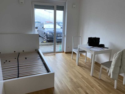 *Direkt an der S-Bahn * möblierte 1-Zimmer Wohnung mit EBK * Parkett * Terrasse*