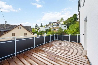 Kernsanierte Dreizimmer-Wohnung mit großer Terrasse in Neubauqualität - Erstbezug, provisionsfrei