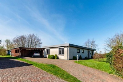 Ebenerdiges Wohnen im Grünen: Dieser Bungalow bietet Platz und viele Gestaltungsmöglichkeiten.