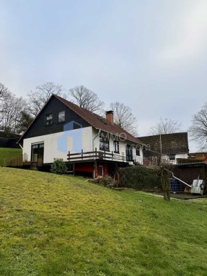 Natur Pur!
Einfamilienhaus mit separater Wohneinheit mit Traum Grundstück & Blick auf die Krukenbur