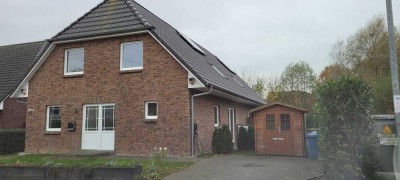 Gepflegte 4-Zimmer-Doppelhaushälfte mit EBK in Bargteheide