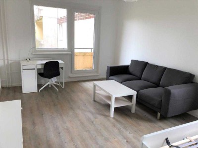 Möblierte Wohnung mit Einbauküche! 1 Zimmer mit Dusche und Balkon!