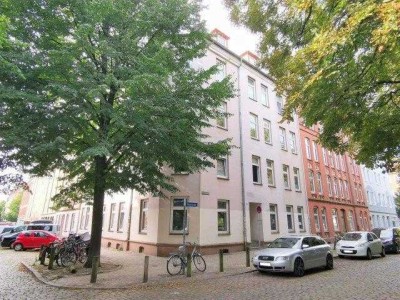 Modernisierte 3 Zi. Altbau-Whg. ab Ende Mai 2025