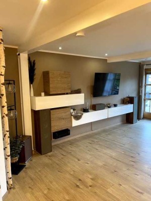 Attraktive 3-Zimmer-Wohnung im EG mit Garten, Garage, Keller und moderner Ausstattung