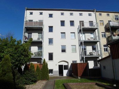 Ab sofort zu haben: Freundliche Singlewohnung mit Balkon, Laminatboden & Badewanne