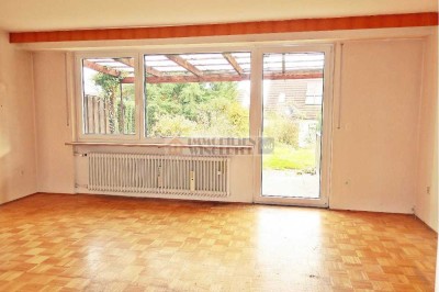 Attraktive ruhige Wohnlage: sanierungsbedürftiges Reihenhaus mit Garten