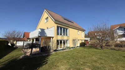 ENERGIEEFFIZIENTES WOHNEN - VIEL PLATZ FÜR FAMILIE & PRAXIS