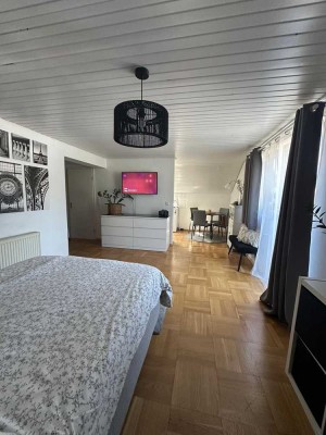 Gepflegte 1,5 Zi.-DG-Wohnung mit Einbauküche in Wangen - Deuchelried
