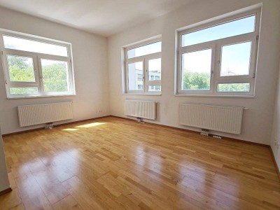 BERNHARDTSTALGASSE, unbefristete 96 m2 Altbau, Wohnküche, 3 Zimmer, Komplettküche, Wannenbad, gefördert, WG-geeignet