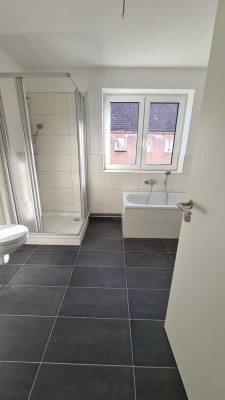 Neu! sanierte 92 m²,  5-Zi, Gast-WC, Balkon