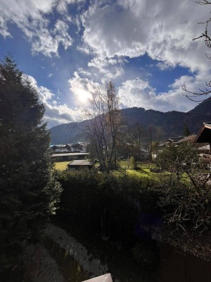 Neu renoviertes Apartment in Kitzbühel mit Balkon, Bergblick und Parkplatz