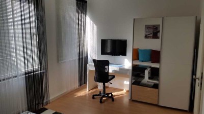 Möbliertes WG-Zimmer in einer großzügigen 5-Zimmer-Wohnung