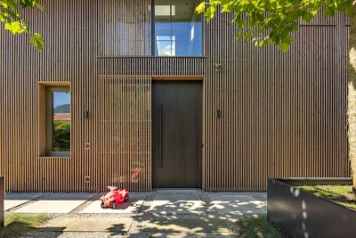 Familienvilla mit Tiefgarage und ELW
