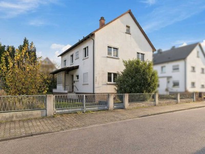 Freistehendes Zweifamilienhaus mit großem Garten in Rheinstetten-Forchheim