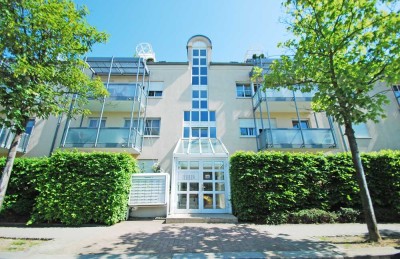 Gemütliche 2-RW mit West-Balkon* 1.OG* Bad mit Wanne* Keller* Außenjalousien* grüne Wohnlage*