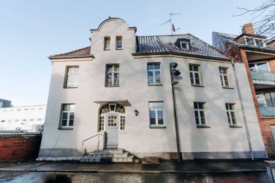 Reserviert - Vermietet -  1 Zimmer - Lübecker Altstadt mit Blick auf die Petrikirche