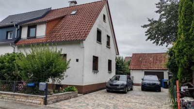 Charmante Doppelhaushälfte mit großzügigem Garten in Pforzheim-Huchenfeld