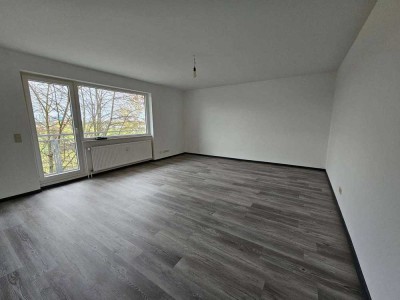 Schöne 1 Zimmer Wohnung mit Balkon in ruhiger Feldlage