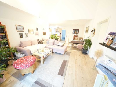 Geräumige und helle 2,5 Zimmer Wohnung mit großem Südbalkon und Aufzug Ortsmitte von Pfullingen
