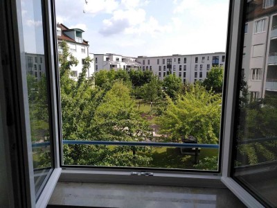 Bezugsfertig: Helle 2-Zimmer-Wohnung in ruhiger Lage mit Süd-Balkon für WG / Singles / Paare