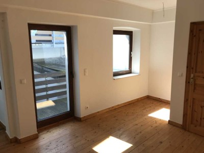 Apartment mit Balkon in saniertem Altbau (E0237)
