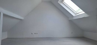 Helle 1-Zimmer-Dachgeschosswohnung – ca. 34 m² – Ideal für Singles oder Pendler