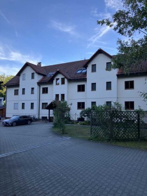Freundliche und helle 1-Raum-Hochparterre-Wohnung mit Balkon