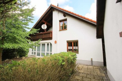 Familienfreundliches Einfamilienhaus in ruhiger Lage mit eingewachsenem Garten und Ausbaureserve