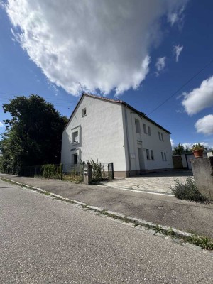 **NEUSÄß/ TÄFERTINGEN** Gepflegte und großzügige 3 ZKB- Wohnung in kleiner Wohneinheit