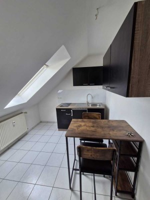 Ansprechende und gepflegte 2 Zimmer Dachraumwohnung in ruhiger Lage
