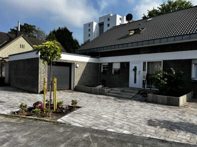 Großzügige 170 qm-Erdgeschosswohnung mit Terrasse, Kamin, Fußbodenheizung & Allein¬garten in GV