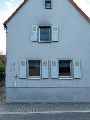 Ansprechende und gepflegte 4-Zimmer-Doppelhaushälfte mit EBK in Stutensee
