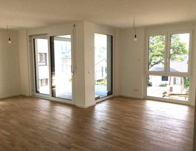 Neuwertige 4-Zimmer-Wohnung, gehobene Ausstattung mit Einbauküche in Halbhöhenlage  ES