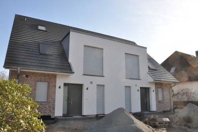 ERSTBEZUG/ab SOFORT: Moderne Doppelhaushälfte (rechts) mit höchstem Komfort in Bramfeld zur Miete